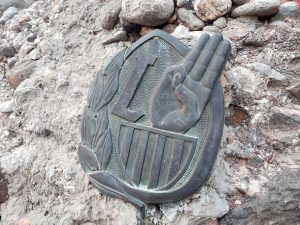 Placa commemorativa a la R1